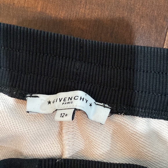 Givenchy shorts - Picture 4 of 4